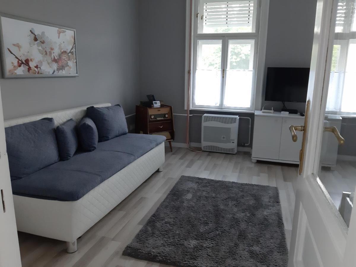 Jade Vendeghaz Apartment Papa Luaran gambar