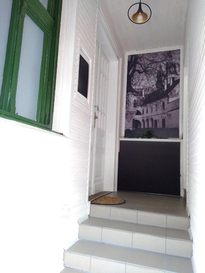 Jade Vendeghaz Apartment Papa Luaran gambar