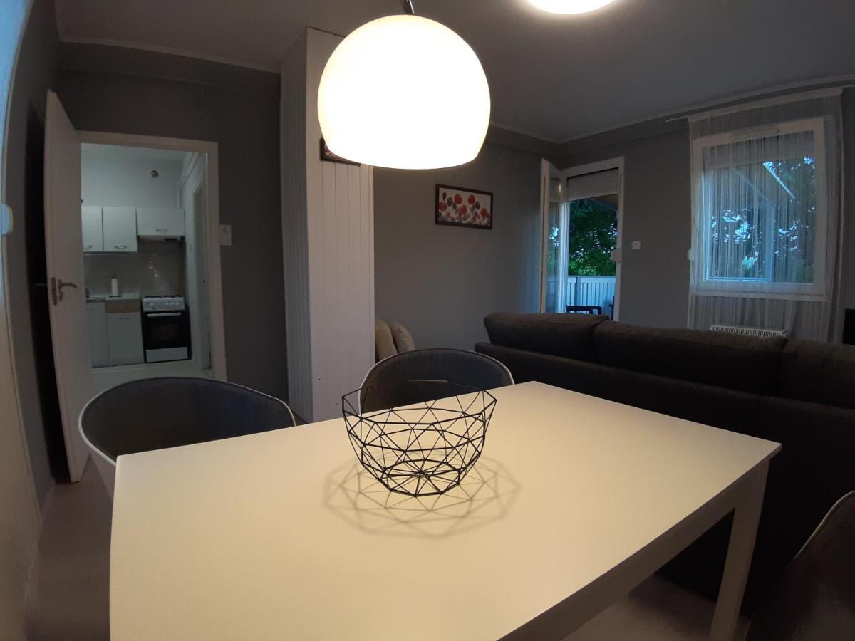 Jade Vendeghaz Apartment Papa Luaran gambar